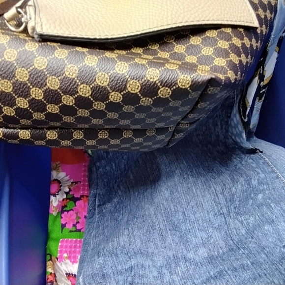 3900 Large Brown Patterned Tote Bag with Scarf Accent - Women's Shoulder Bag - Picture 7 of 8